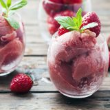 Joghurt Frucht Eis selber machen (Zuckerfrei & vegan)