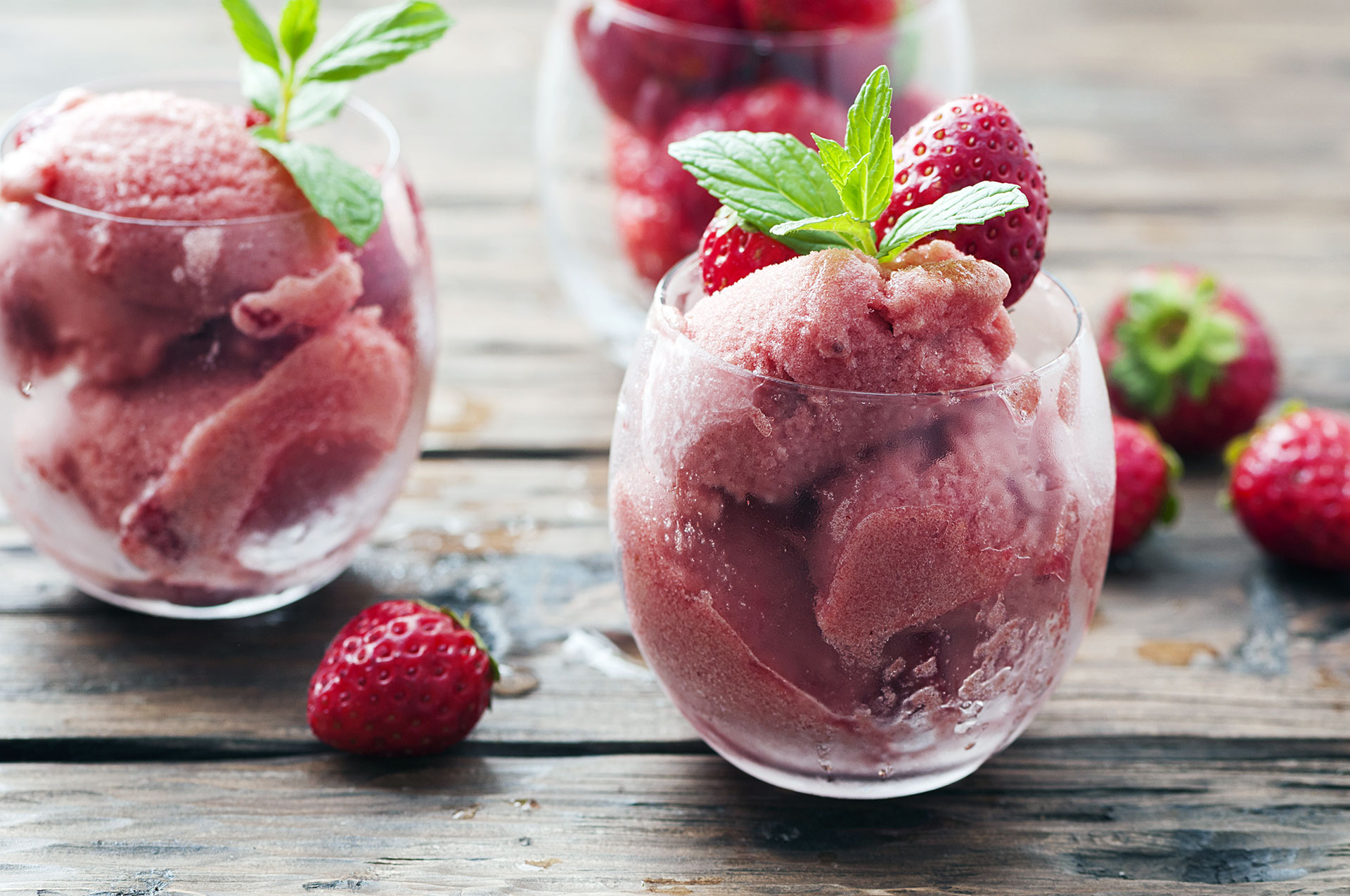 Joghurt Frucht Eis selber machen (zuckerfrei &amp; vegan) • Healthy Rockstar