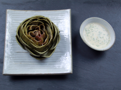 Artischocken mit Tahini-Dip