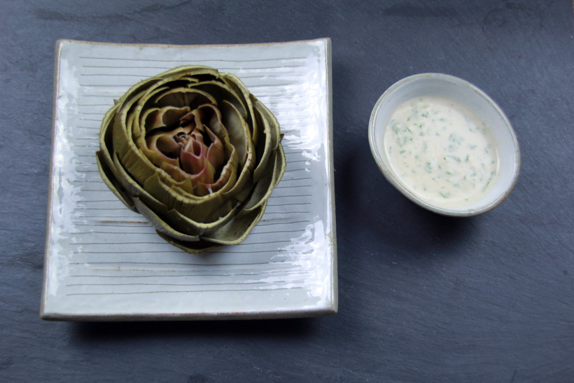 Artischocken mit Tahini-Dip