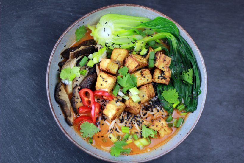 Curry Ramen Suppe mit Tofu (HCLF & vegan)