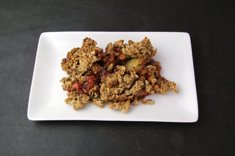 Erdbeer Rhabarber Crunch (HCLF &amp; vegan) • Healthy Rockstar