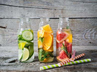 10 Infused-Water Ideen und warum es so gesund ist