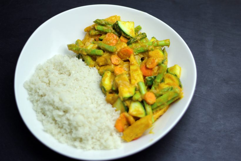 Curry mit Blumenkohlreis