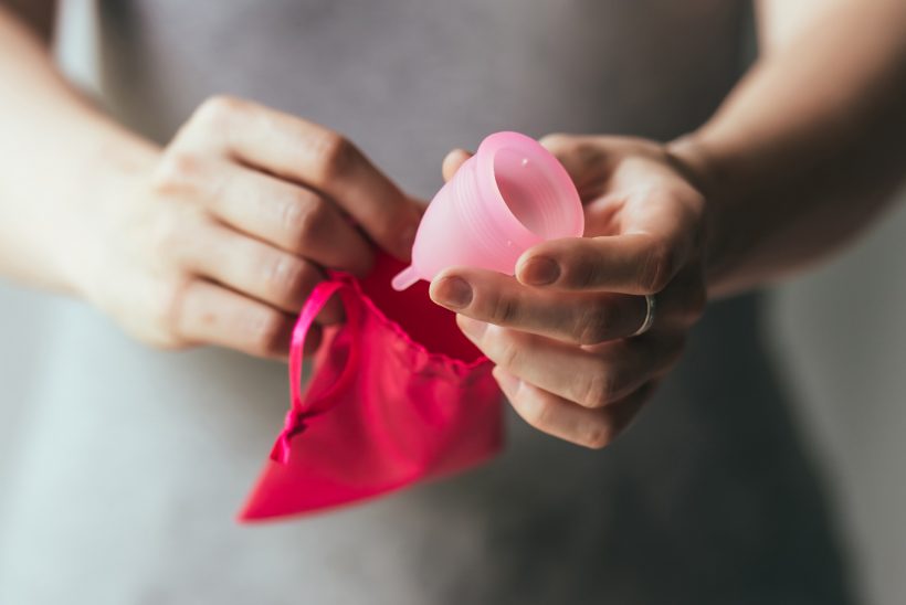 Menstruationstasse unterwegs: Tipps & Reinigung