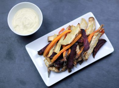 Wurzelpommes mit Cashew Sour Cream