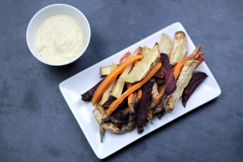 Wurzelpommes mit Cashew Sour Cream